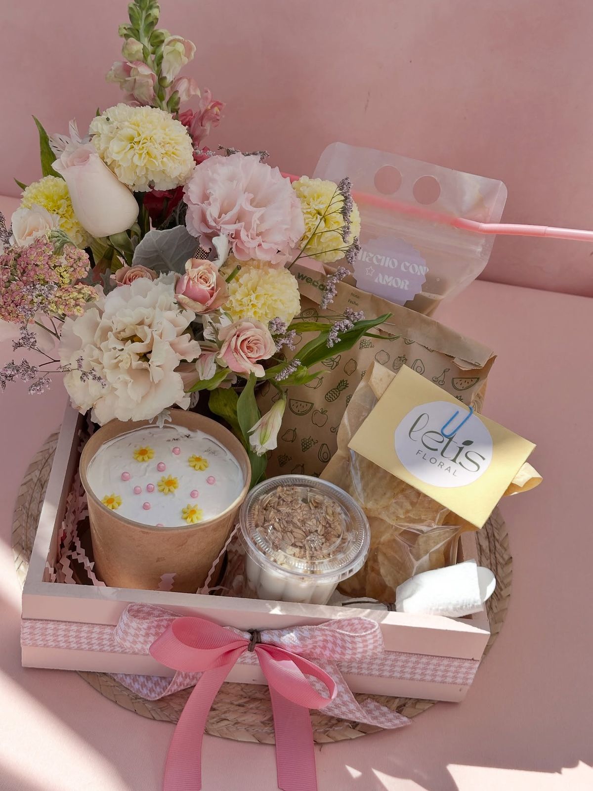 Desayuno saludable con flores