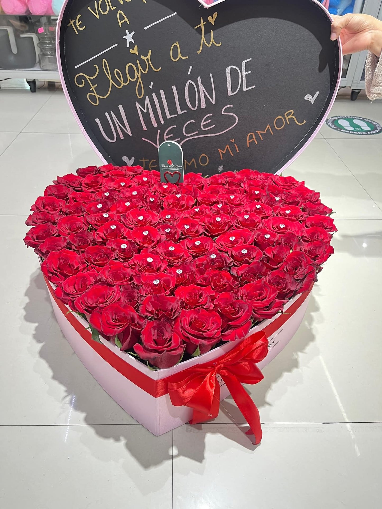 Arreglo de rosas en corazón